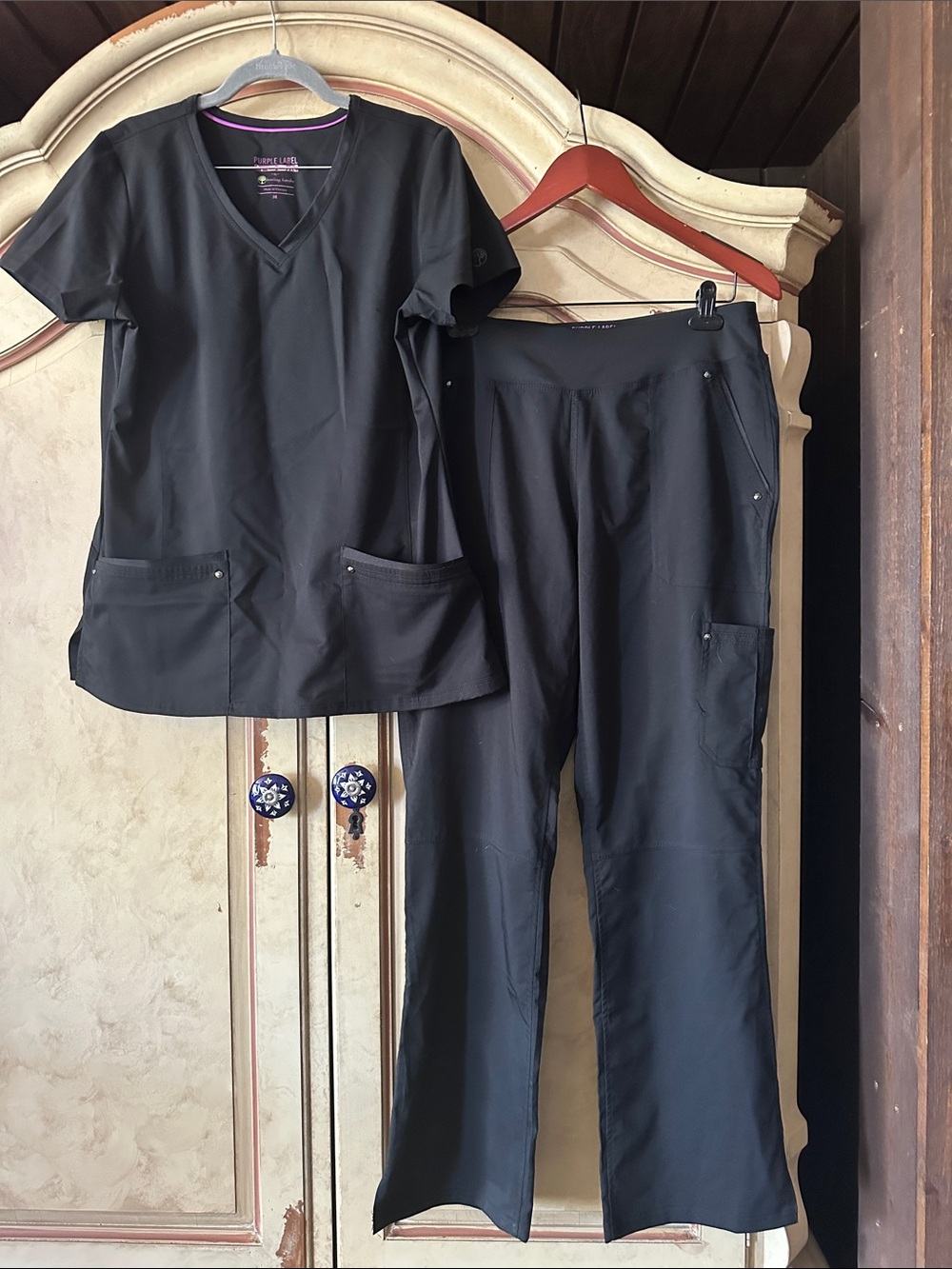 Healing Hands Purple Label Yoga Black Pants & Top Medical Scrubs size Medium